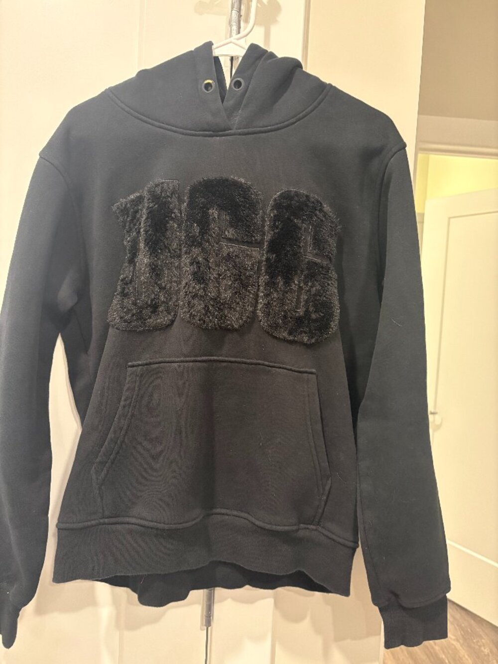 UGG Women's Large Sweatshirt